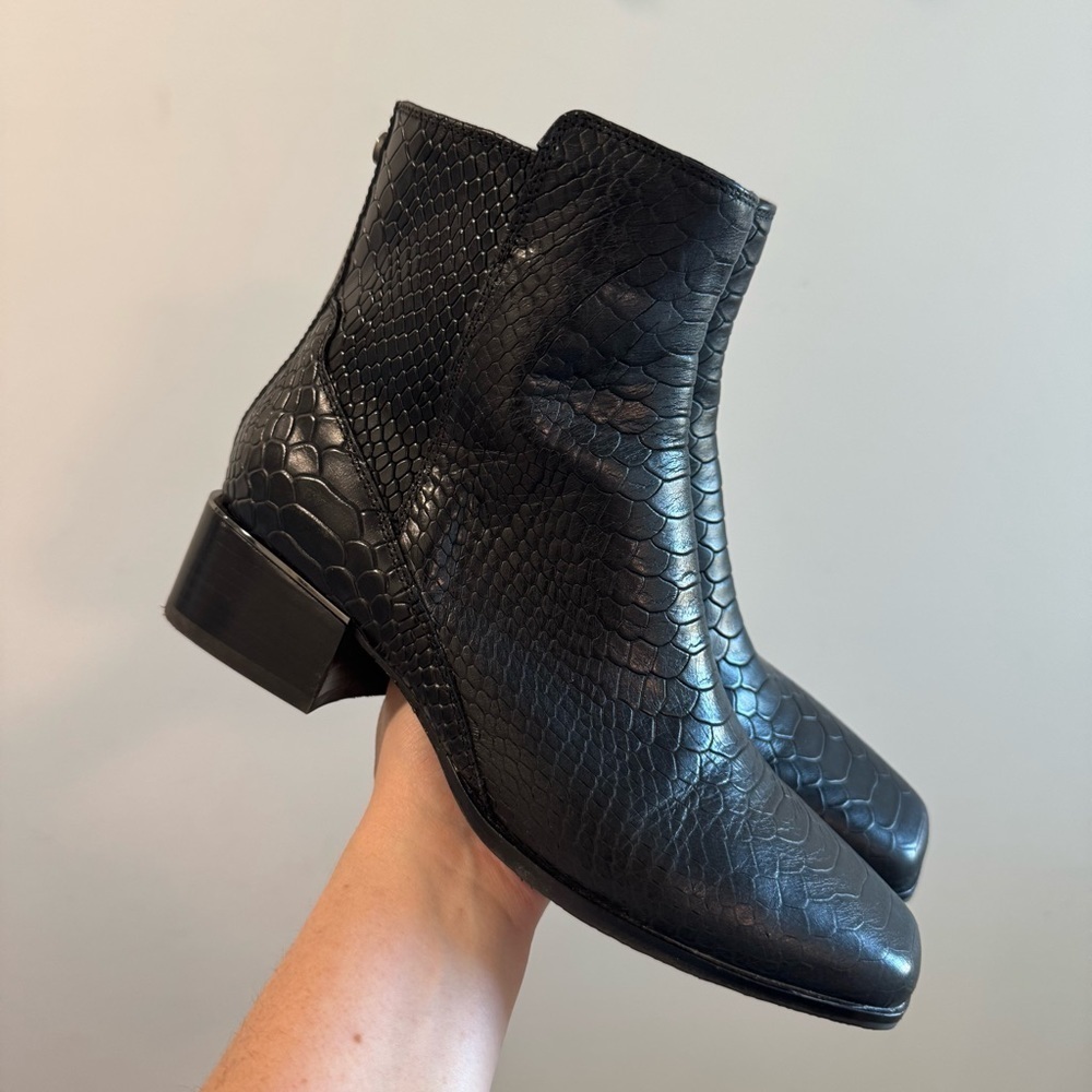 Donald Pliner Azia Women's Black Snake Embossed Leather Booties Size‎ 8M - Picture 3 of 10